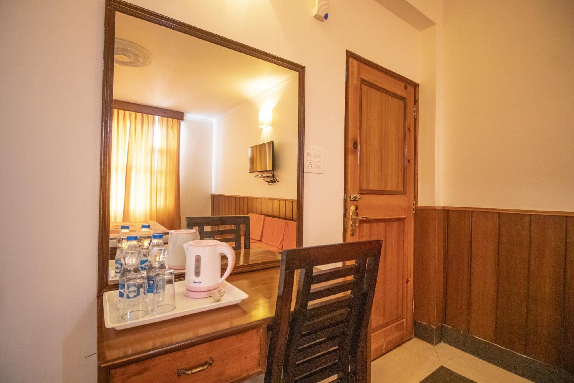 Wow Stayz2 Hotel The Lodge Dharamshala Exterior photo